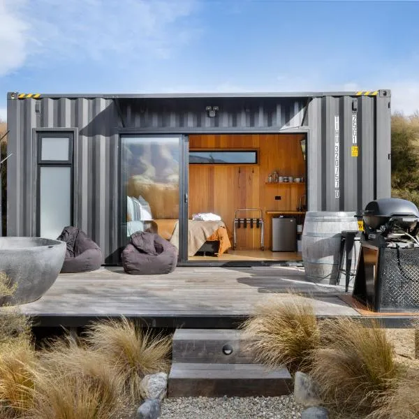 Luxury Container and Cabin with Outdoor Bath, хотел в Уанака