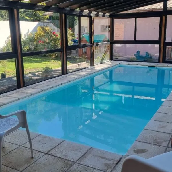 Complejo con piscina Cubierta, hotel em San Martín de los Andes