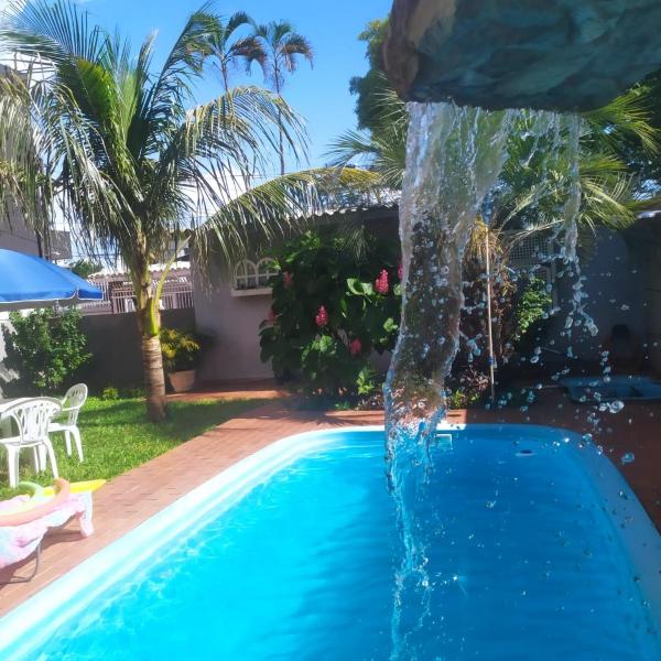 Casa com PISCINA no CENTRO - Estacionamento PRIVATIVO - 650m do Shopping JL