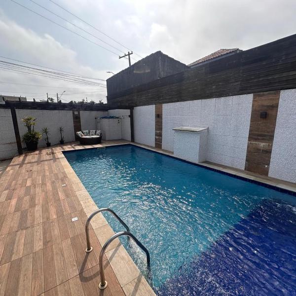 Casa em Bertioga com piscina