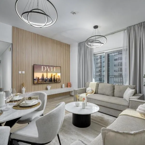 DVH Luxe Retreats 2BR Yas Island near Ferrari World & Yas Mall, hótel í Abú Dabí