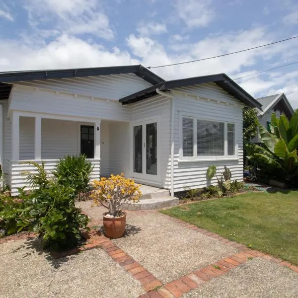 Bungalow Eight - 1930s charm near Pukekura Park, hotel in New Plymouth