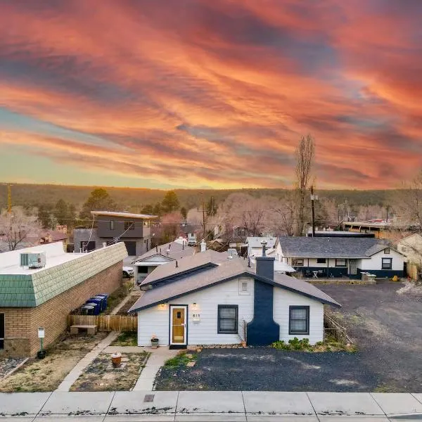 Uptown Estates - Peak Haven - Stay Explore Belong, hotel en Flagstaff