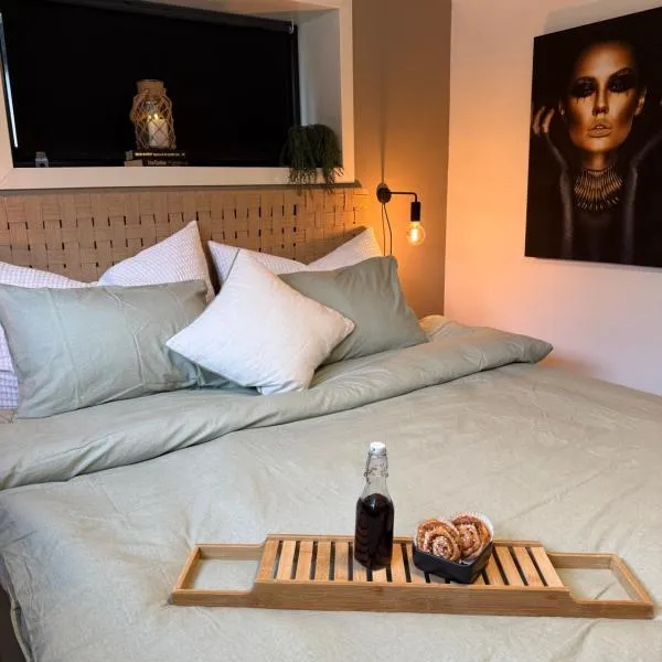 NEW! Northern Light apartment - Outdoor sauna - Free Parking - 750m from city centre, hotel v destinaci Tromsø