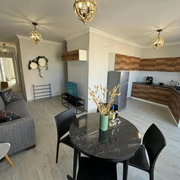 New and Modern Two Bedroom Apartment with Sea View, hotel en Il-Ħamrija