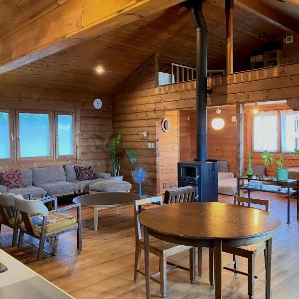 海を眺めるログハウス カマカーマAwaji, hotel in Awaji