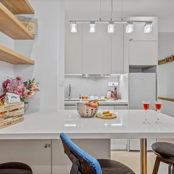 h2h Erato #Luxury, tech, smART with parking, in 1' metro, hotel v destinaci Piraeus