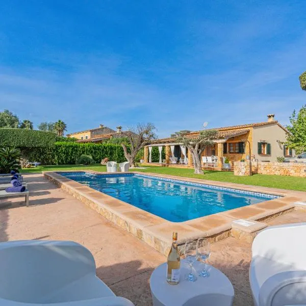 Villa Hortet den Joan By home villas 360, hotel v destinaci Alcúdia