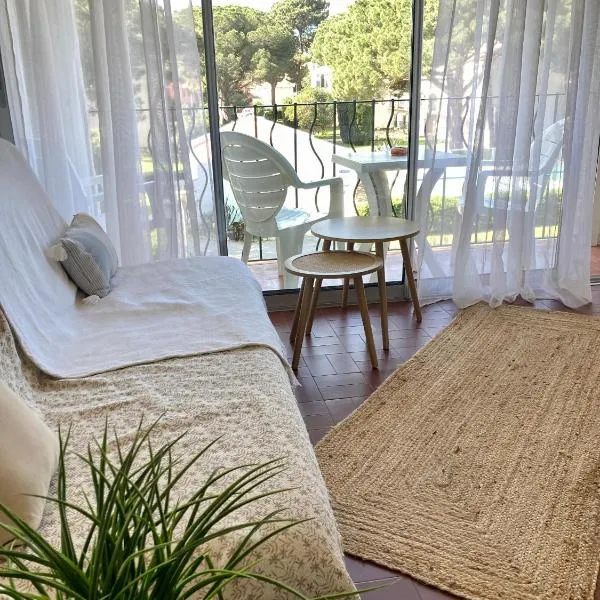 Idyllique ! Terrasse vue jardin et montagne, parking, local à vélos, à 2 pas de la plage et piscine de mai à septembre !、アルジェレス・シュル・メールのホテル