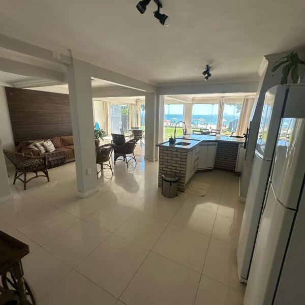 Casa frente mar, pé na areia com 6 dormitórios - Foto 5