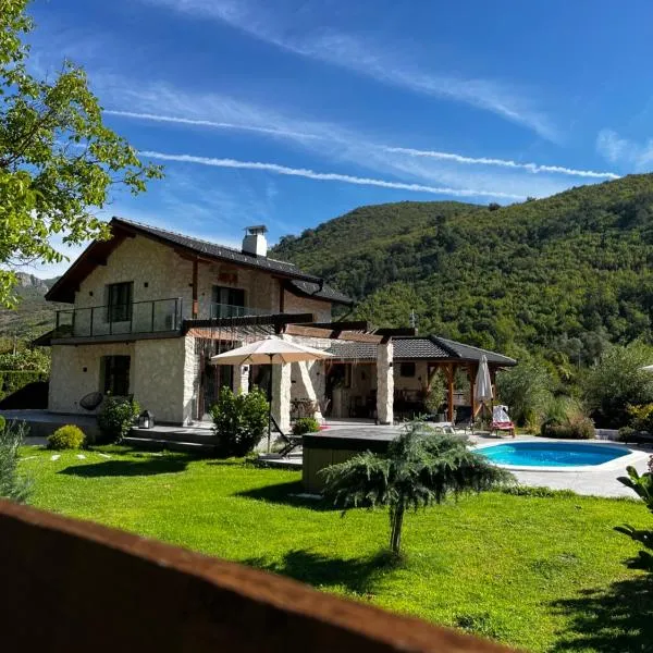 Valmont Luxury Chalet, hotel in Glozhene