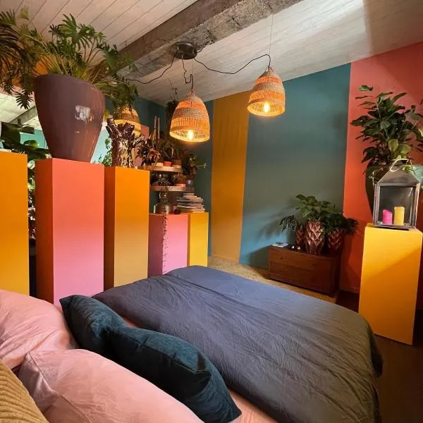 Plantkot, a cozy apartment full of plants of tinykot, hotel in Keerselaar