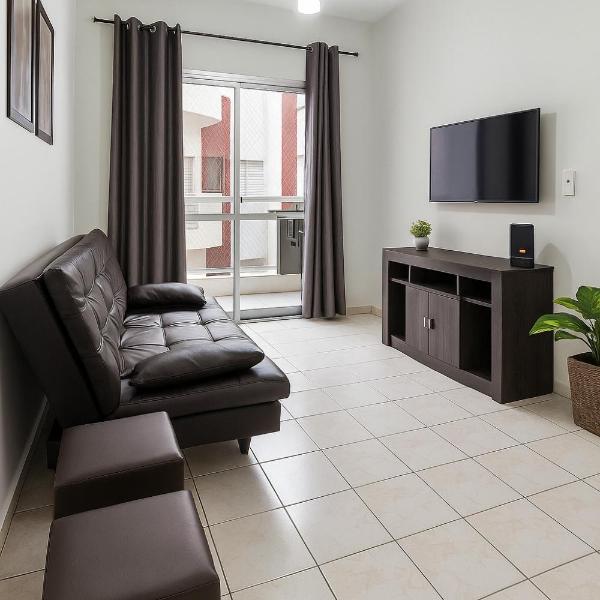 Apartamento Guarujá Enseada, 500 metros da praia, estacionamento, ótima localização