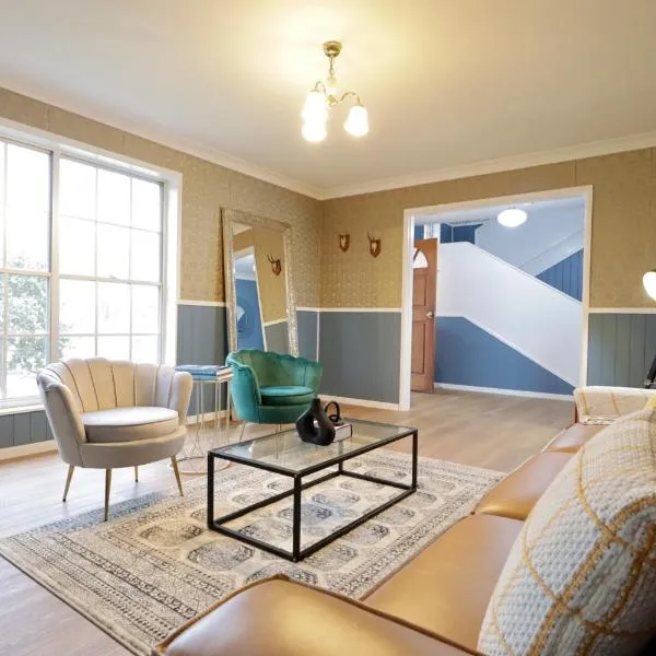 Country 4-Bed Homestead with Games Room & Views, hotel in Tenterfield