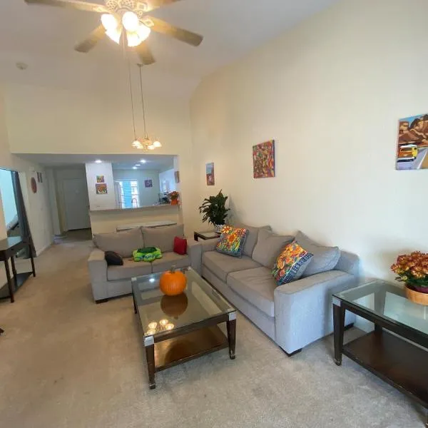 Florida condo close to Warm Mineral Springs, hotel v mestu North Port