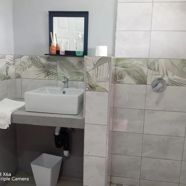 Galaxy Bed and Breakfast, готель у місті Butha-Buthe