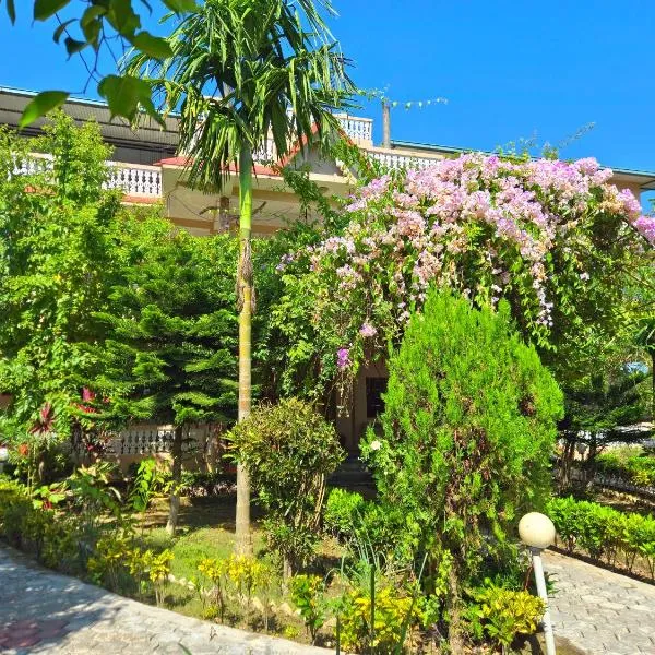 Hotel Tree Tops- A Serene Friendly Hotel in Sauraha, hotel in Chitwan