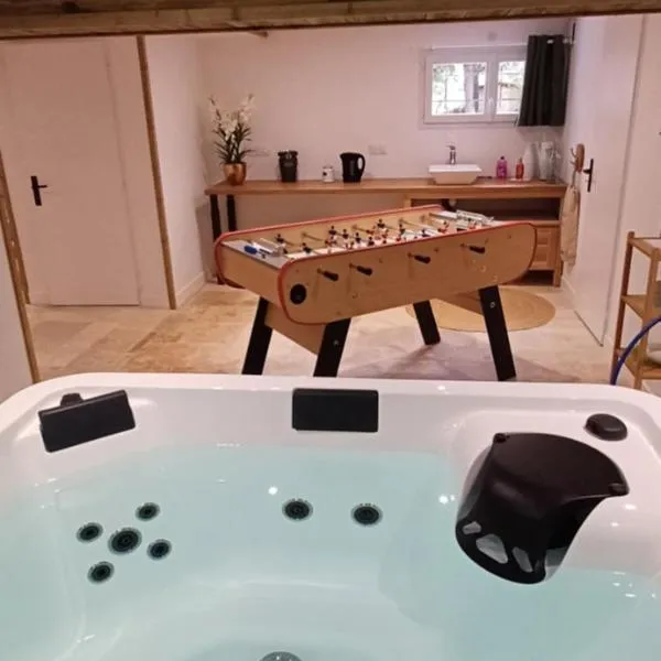 Maison 3 chambres avec Spa 2 à 6 personnes, hotel in Saumur