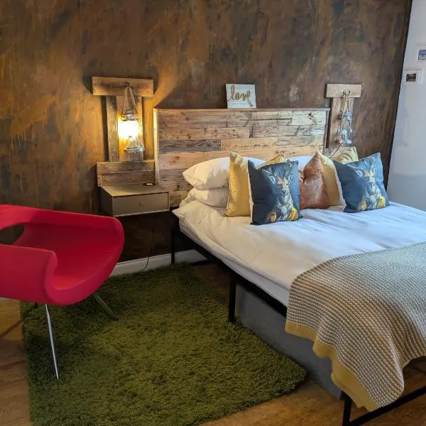 Boutique Coastal appt nr Edinburgh, hotel em Saint Davids