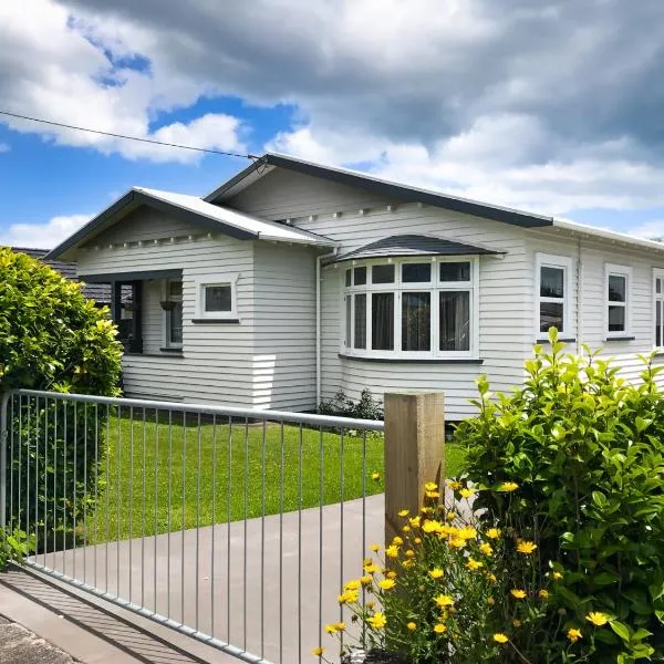 The Brooklands Bungalow - charming garden cottage, hotel in New Plymouth