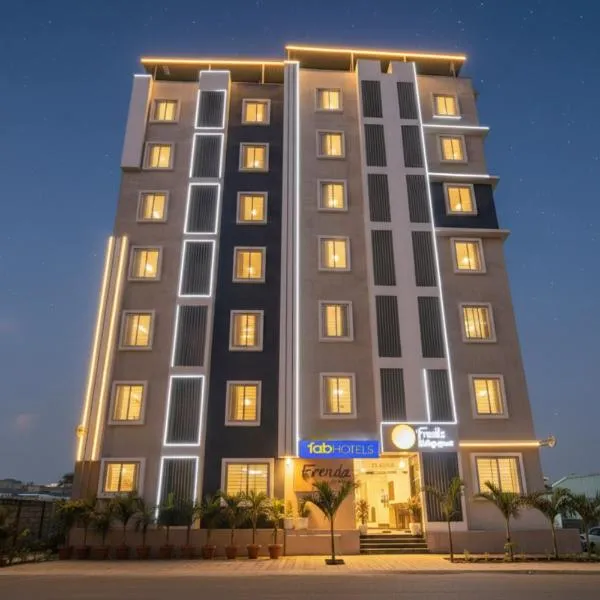 FabHotel Frendz - Nr Hitech City Metro Station, hotel v destinaci Jāmb