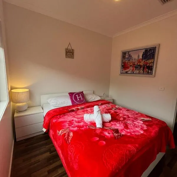 My Home、Truganinaのホテル