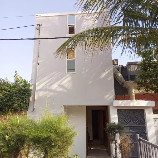 Rabbi Chambres, hotel en Mbour