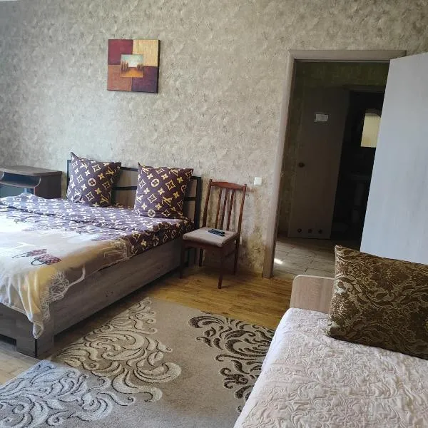 Апартаменти ЦЕНТР новобудова поруч "Перша аптека, Плаза, hotel v Chmeľnyckyj