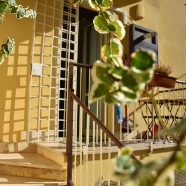 Casalú - Giardino privato - Parcheggio gratuito - 600mt da Metro Rebibbia, hotel in Rome