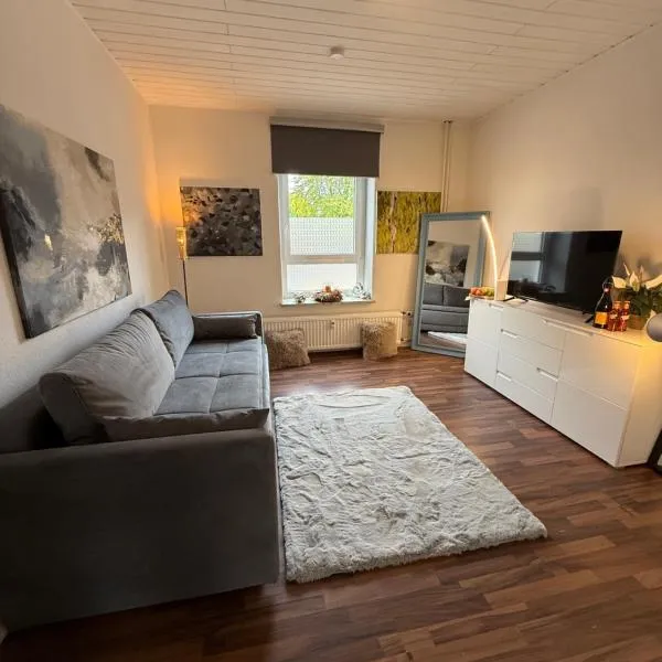 1 Zi Whg an der Universität zu Kiel-City, Alsenstrasse 17, perfekt auch als Schadenwohnung, eigener Parkplatz, 45 qm, große Wohnküche, , Wlan incl, perfekt möbliert, je 3 Min zur Universitätsklinik zu Kiel, Ostsee, Seebäder,, hótel í Kiel