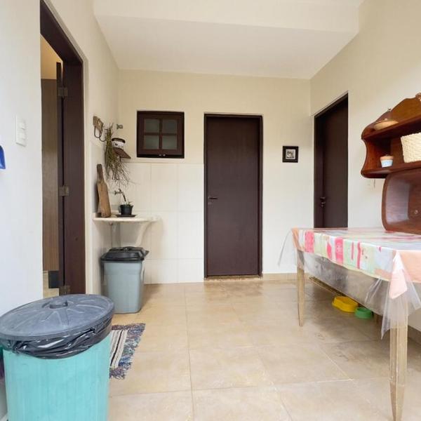 Aconchego e diversão em Peruíbe sobrado com estrutura completa para sua família ar condicionado, churrasqueira ,academia, cervejeira, piscina - Foto 3