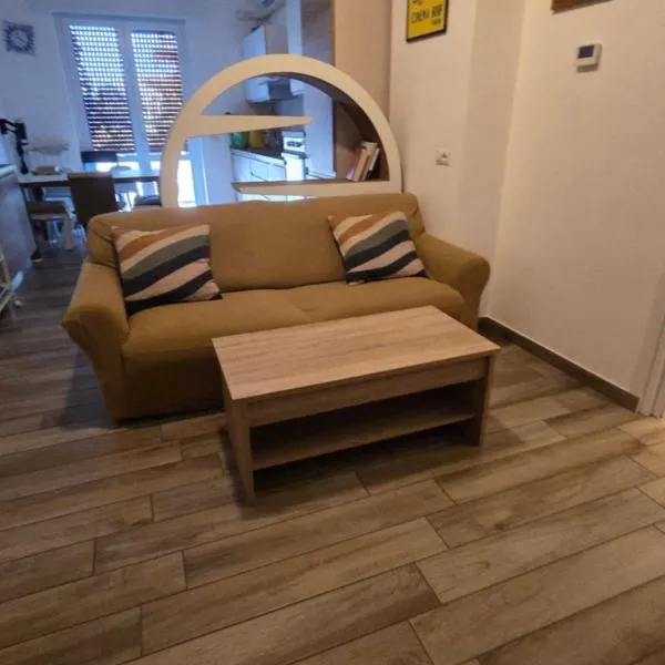 Rocca view central flat, hotel in Arona