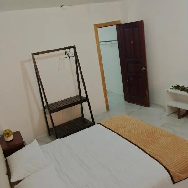 Amplio departamento para 10 personas, hotel in Cuenca