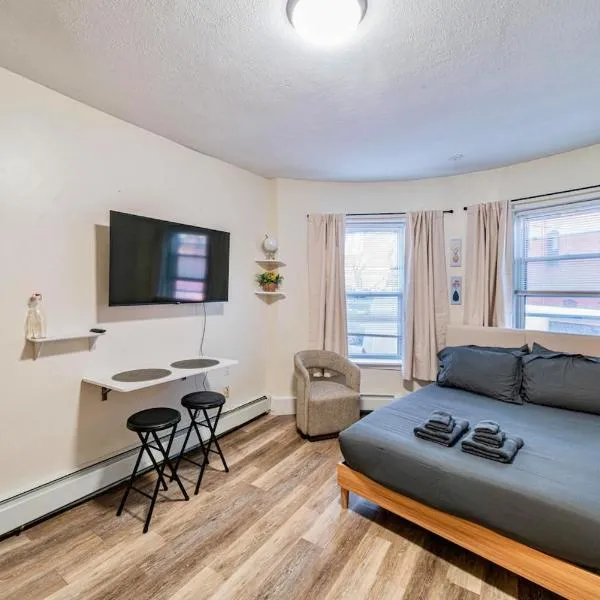 Cozy Studio near MassArt & Longwood, 3-Min Walk to T, viešbutis Bostone