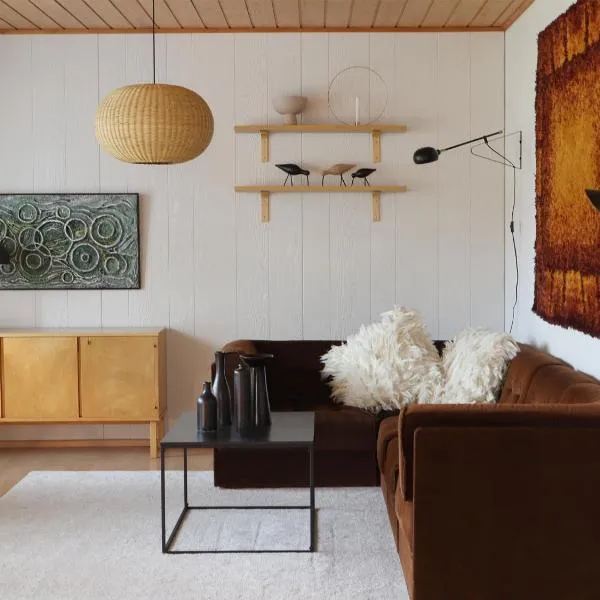Villa Vintage, Scandinavian Design and Comfort Near the City and Ski Slopes, hotel in Rovaniemi