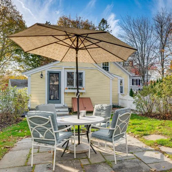 Kennebunk Cottage with Yard Less Than 1 Mi to Beach!، فندق في كينبونك