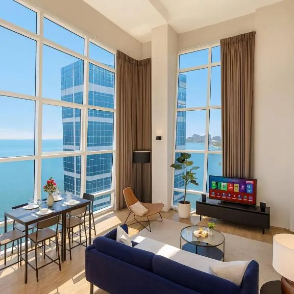 【SeaView】High Floor 2BR Duplex SeaFront-Town 21, hotel sa George Town