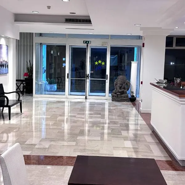 Venice Hotel con Colonnine Elettriche, hotel v destinaci Grisignano di Zocco