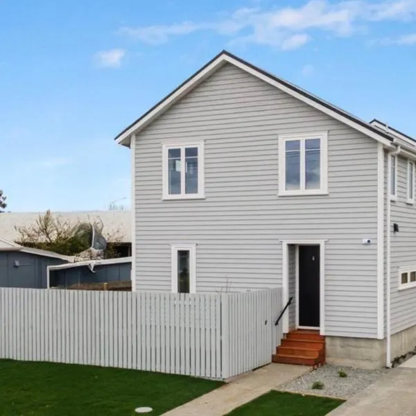 Modern Heritage 2BR Home, hotel i Christchurch