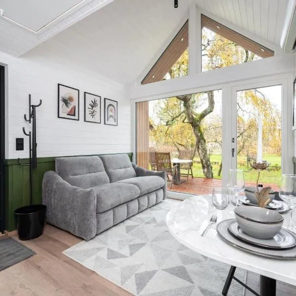Private small house with sauna and terrace in Tallinn, hotel in Tallinn