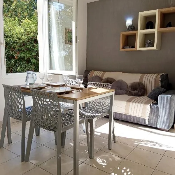 Viesnīca Le Chant des Cigales pilsētā Azille