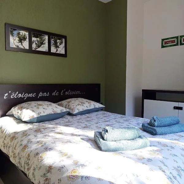 Le Chant des Cigales, hotel v destinaci Azille