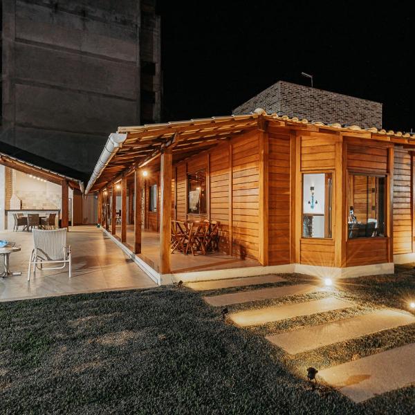 Casa de Madeira Castelhanos com Piscina e 4 Suítes