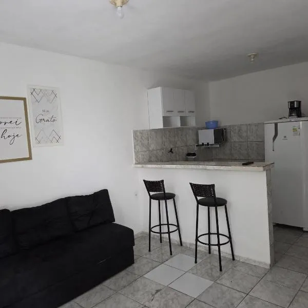 Casa com 2 Quartos e Garagem, Alto da Cruz, Camaçari, hotel in Camaçari