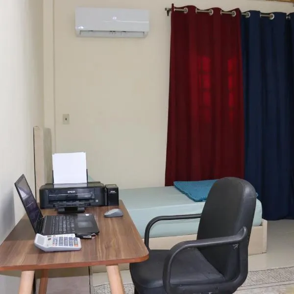 Hotel Rooms for rent Male only、カイロのホテル