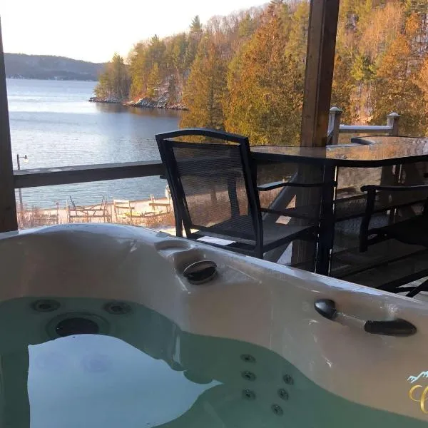 Front LAKE Simon HOT TUB 4br 16p BEACH private，Lac-Simon的飯店