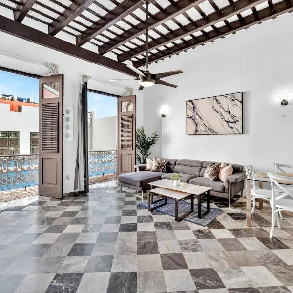 Colonial Apt with Balcony in OSJ Next to San Sebastian APT 3, Hotel in San Juan