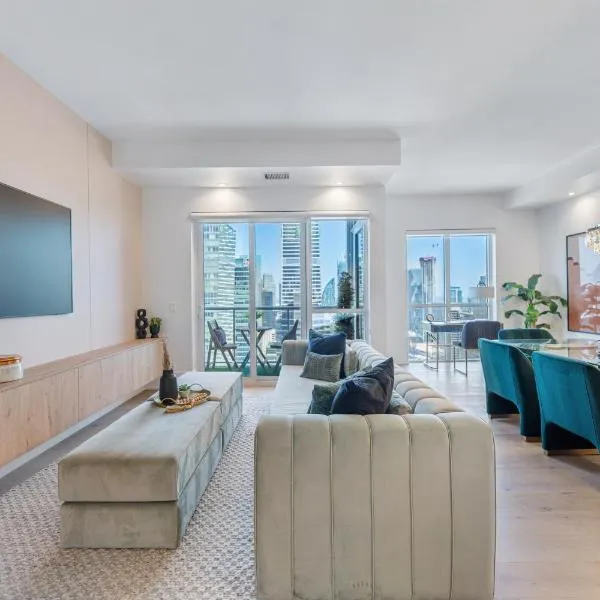 Rosewood Skyline Penthouse - CN Tower Views, Downtown Toronto, hotel en Toronto