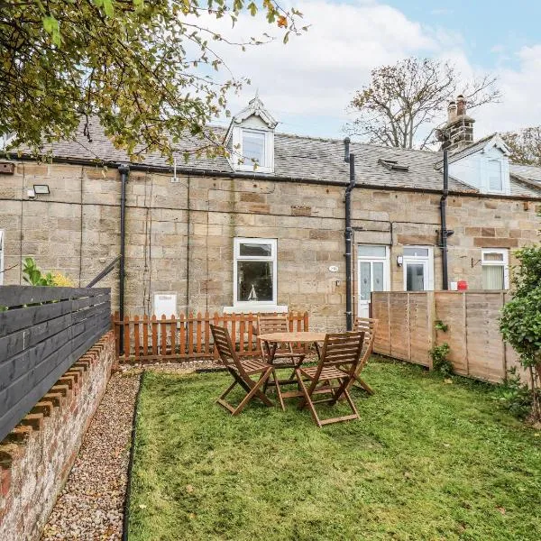 2 High Stakesby Cottages, Hotel in Whitby