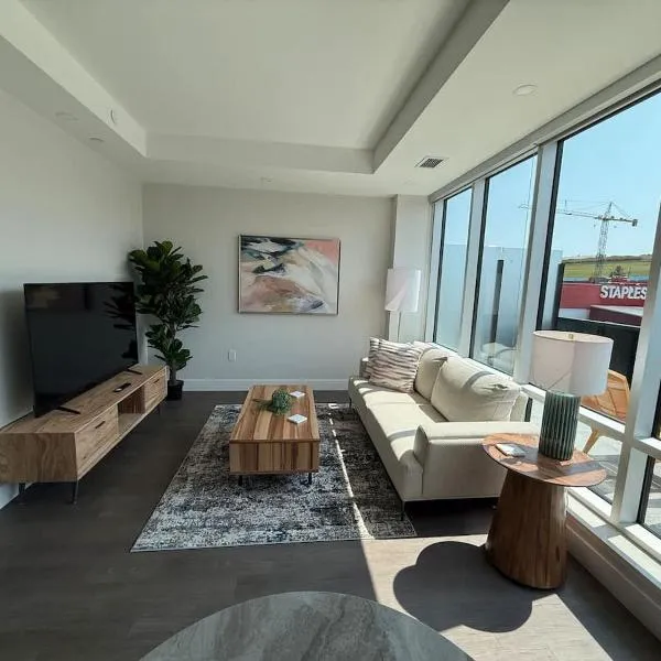 Downtown Bright & Vibrant 1 BR with huge patio, hotel a Halifax